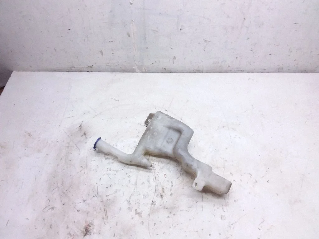 Klaasipesuvedeliku paak 8A6117B613AG – Ford B-MAX (2012-2020)