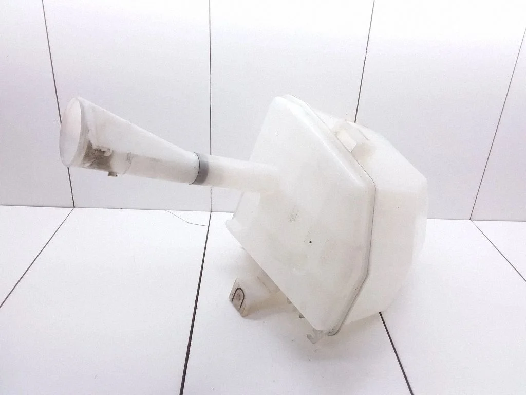 Windshield washer fluid reservoir/tank – Nissan Almera (1995-2000)