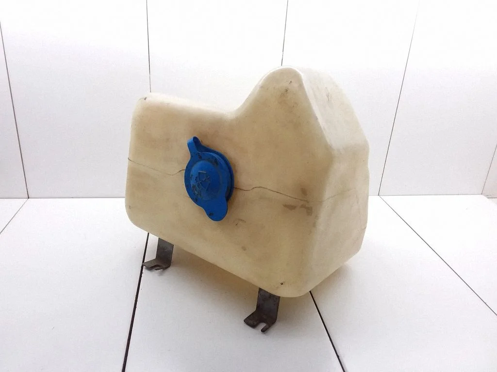 Windshield washer fluid reservoir/tank – Land Rover Discovery (1989-1998)