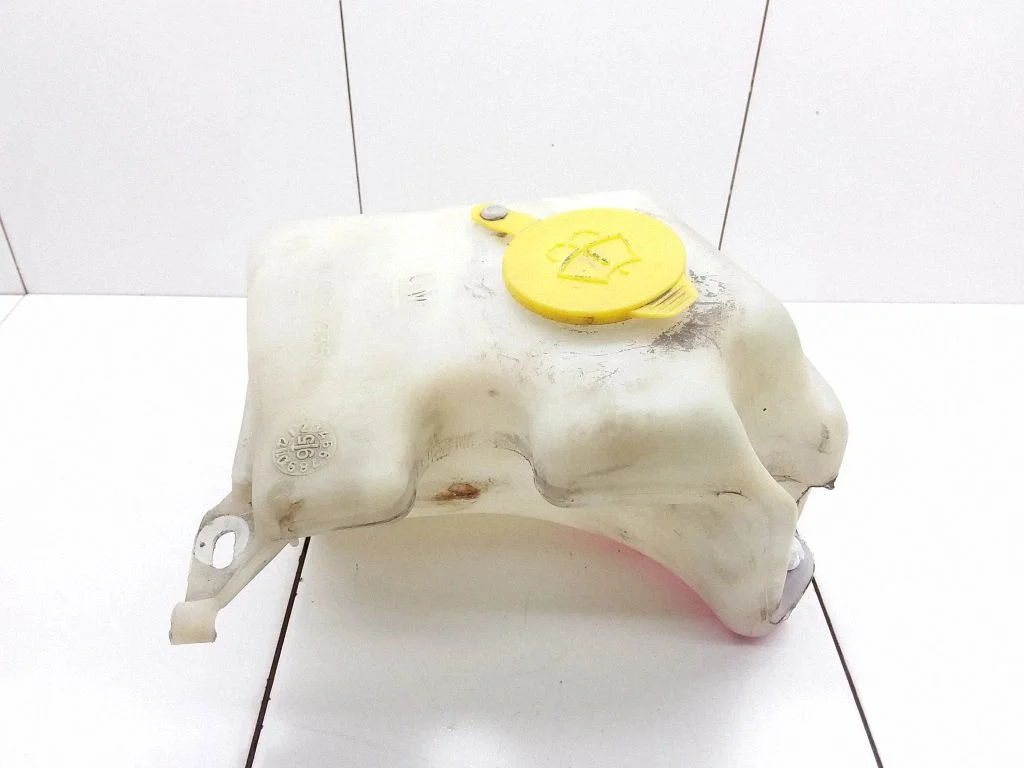 Windshield washer fluid reservoir/tank – Opel Astra F (1992-1998)