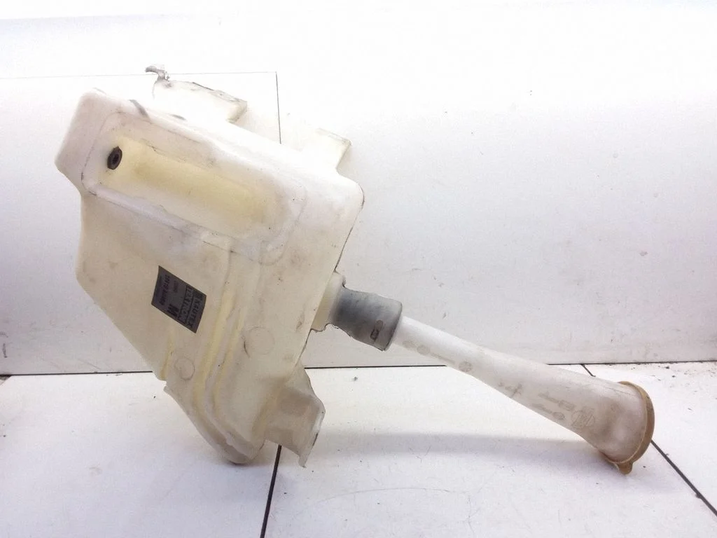 Windshield washer fluid reservoir/tank – Nissan Primera (2002-2007)