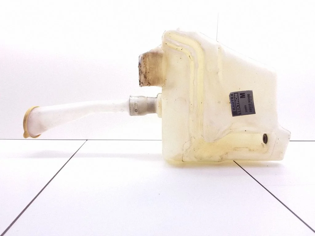 Windshield washer fluid reservoir/tank – Nissan Primera (2002-2007)