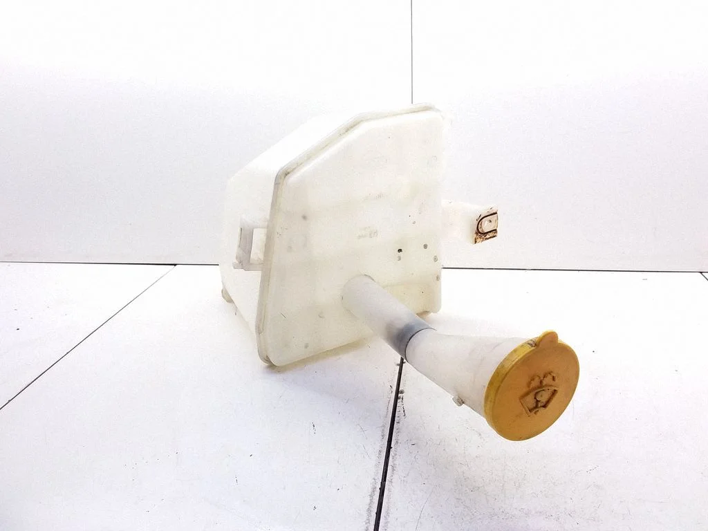 Windshield washer fluid reservoir/tank – Nissan Almera (1995-2000)