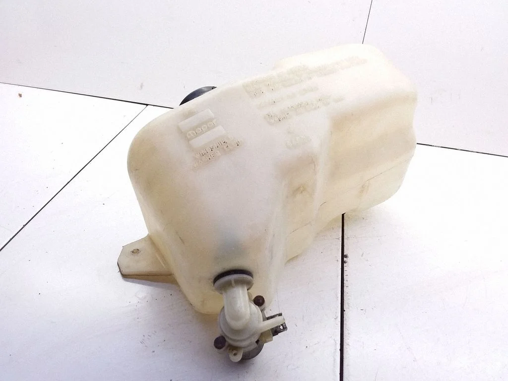 Klaasipesuvedeliku paak – Chrysler Grand Voyager II (1990-1995)