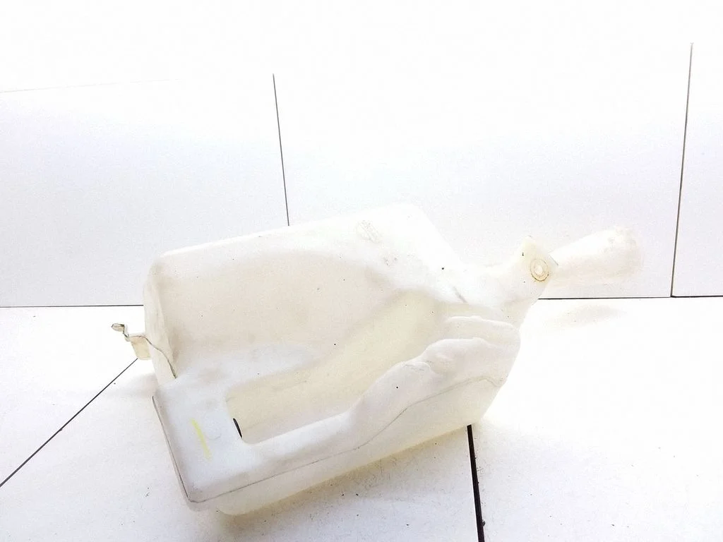 Windshield washer fluid reservoir/tank – Nissan Almera N16 (2000-2010)
