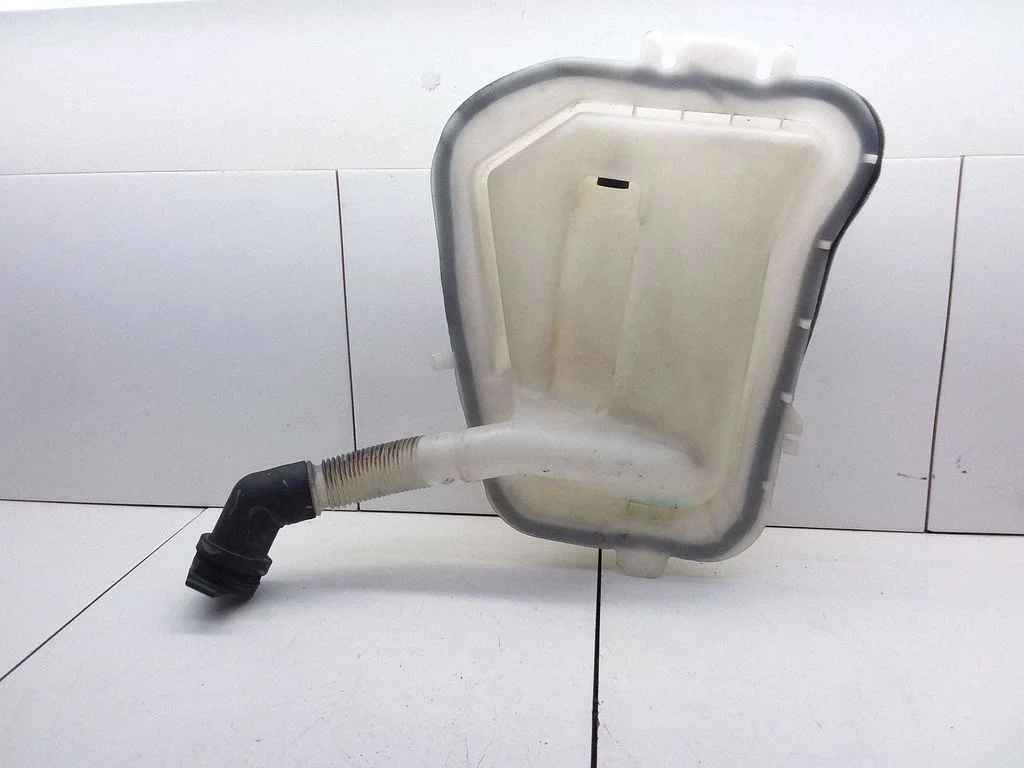 Logu mazgāšanas šķidruma tvertne 61688374557