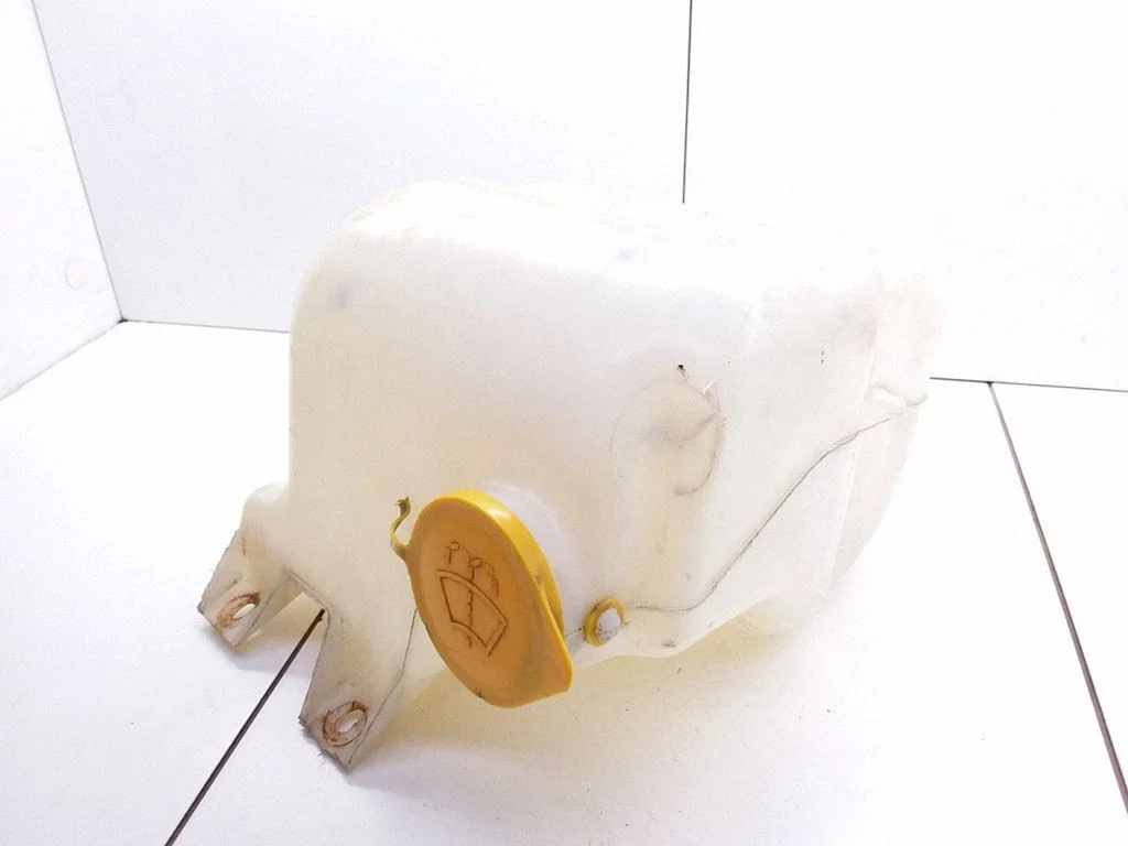 Klaasipesuvedeliku paak – Subaru Outback (1999-2003)