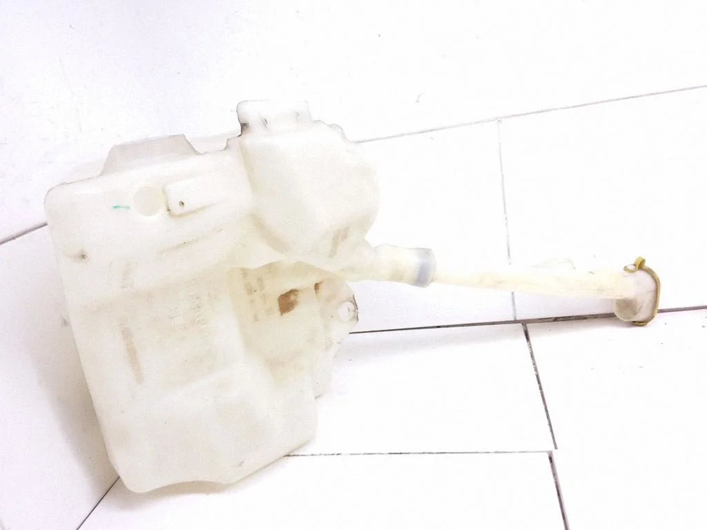 Windshield washer fluid reservoir/tank 8200022568