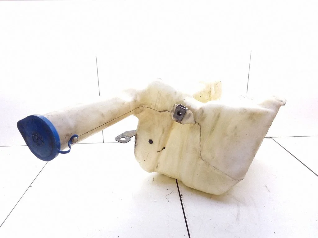 Windshield washer fluid reservoir/tank