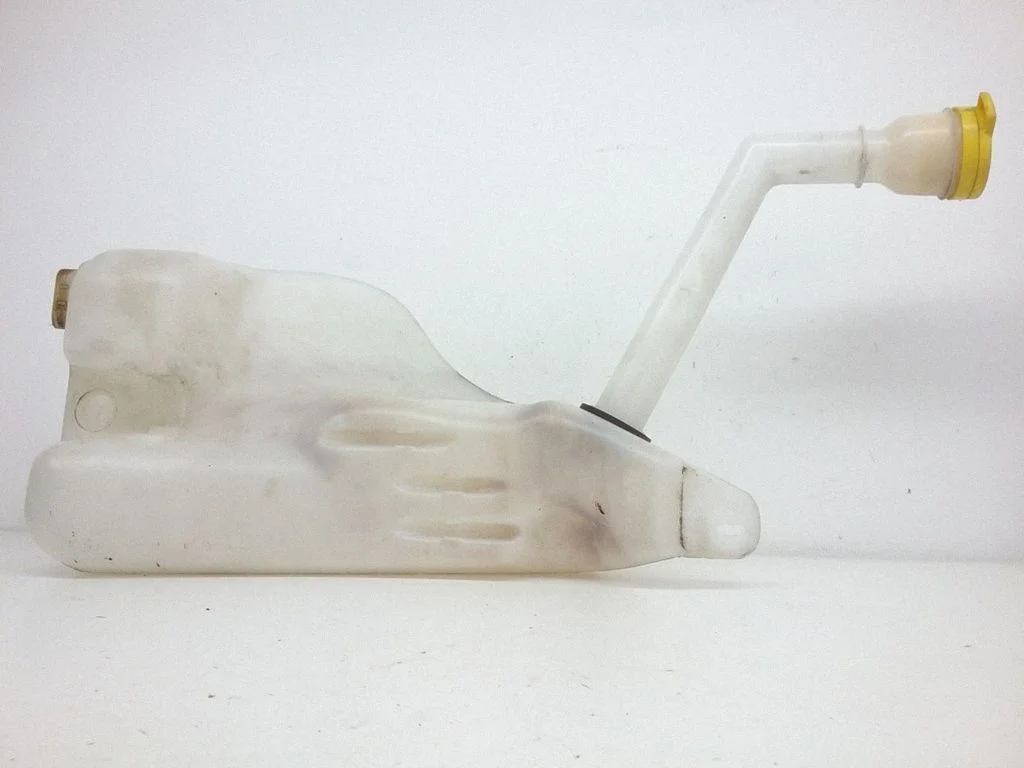 Windshield washer fluid reservoir/tank – Renault Megane III (2009-2016)
