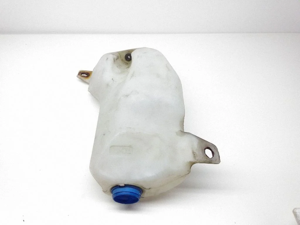 Windshield washer fluid reservoir/tank B805