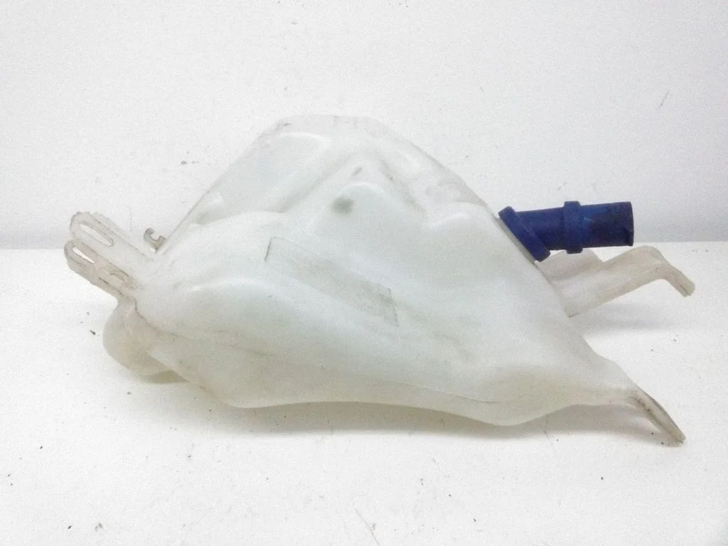 Windshield washer fluid reservoir/tank B805