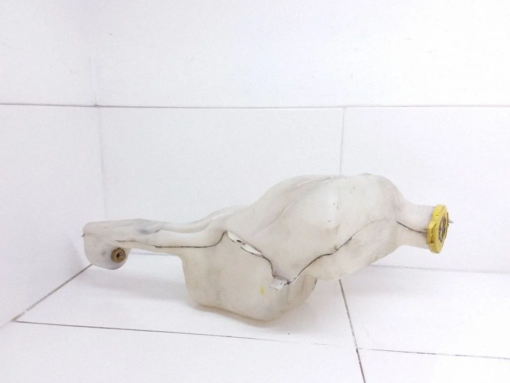 Windshield washer fluid reservoir/tank 05303789AF