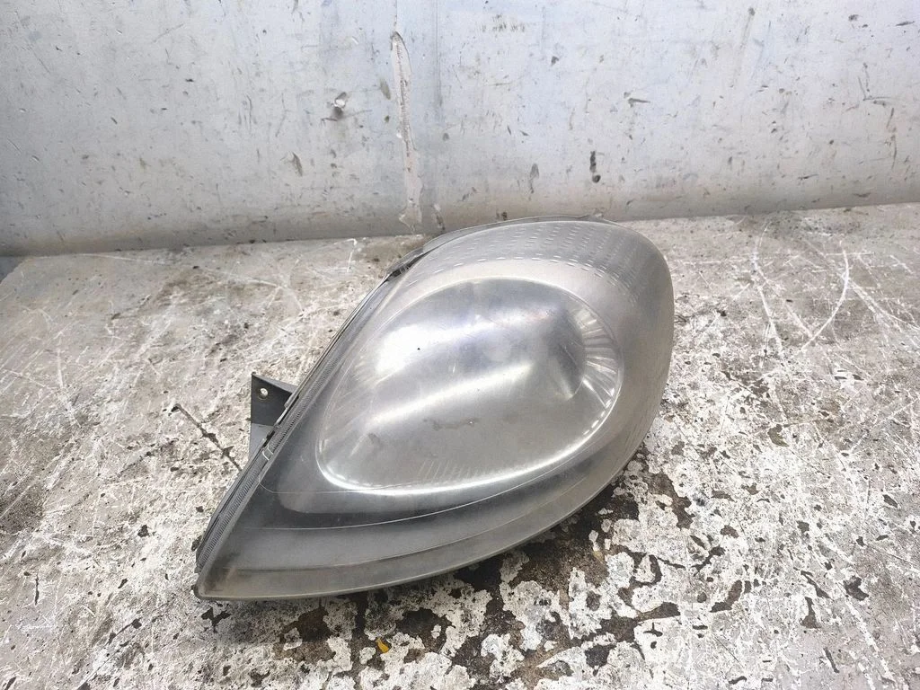 Headlight/headlamp – Opel Vivaro (2001-2014)