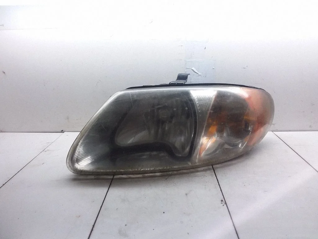 Headlight/headlamp – Chrysler Voyager (2004-2007)