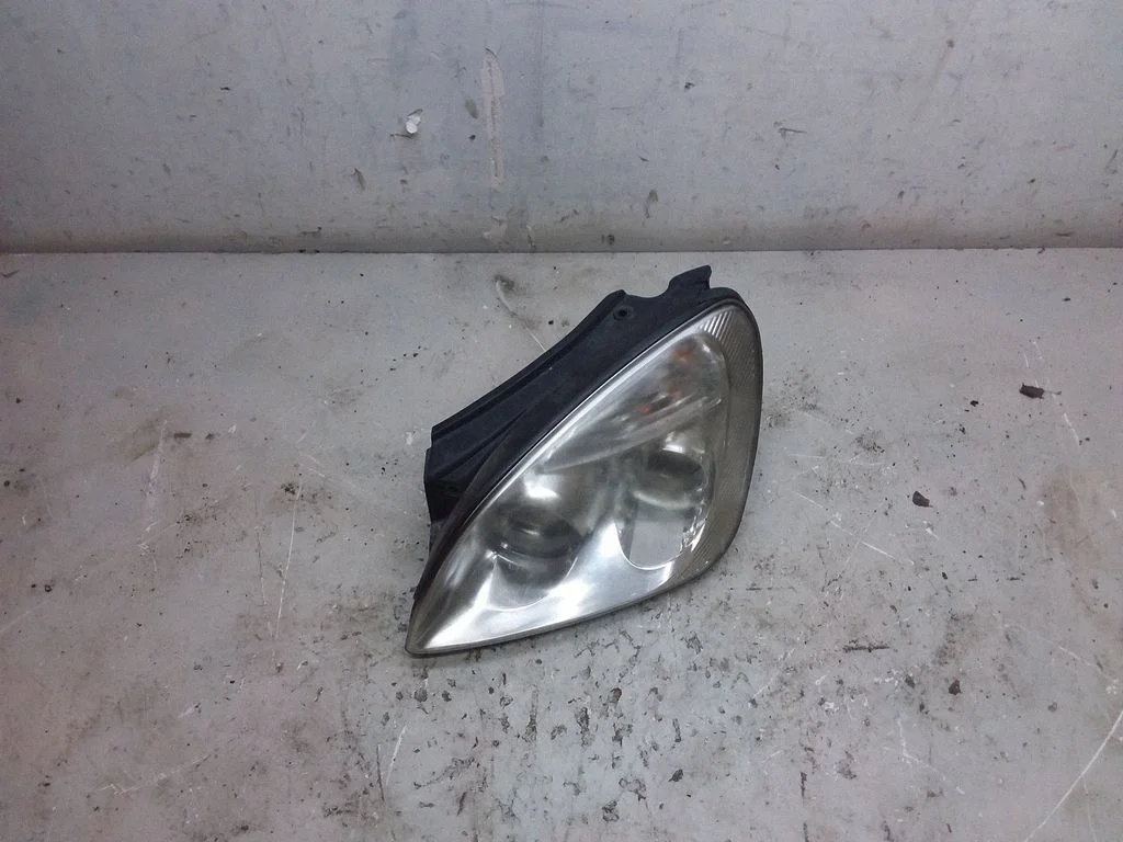 Headlight/headlamp A044936