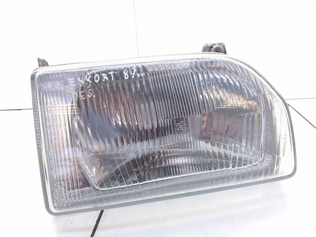 Headlight/headlamp – Ford Escort (1986-1990)