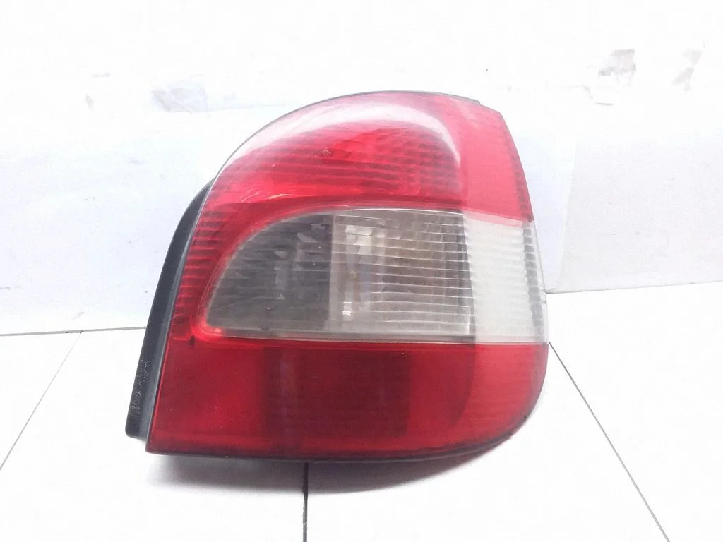 Lampa tylna w błotniku – Renault Scenic I (1996-2003)