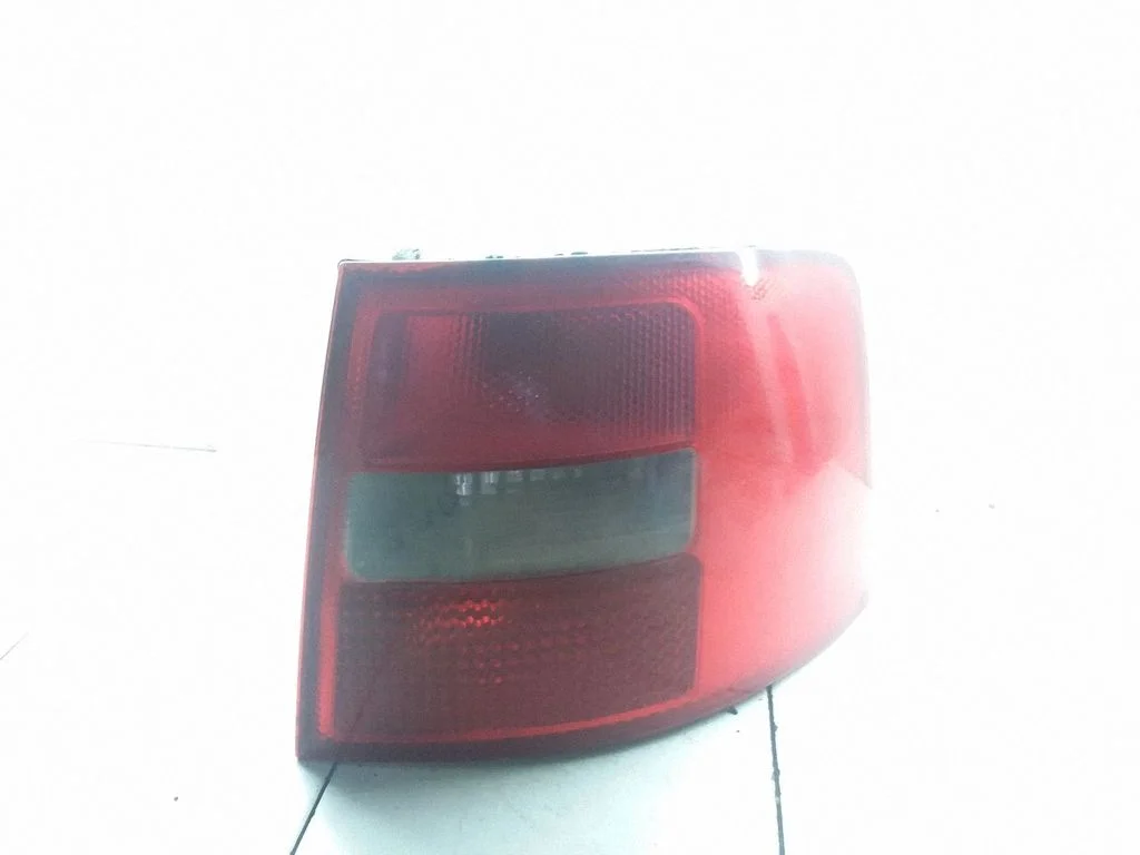 Aizmugurējais lukturis virsbūvē – Audi A6 Allroad C5 (1999-2005)