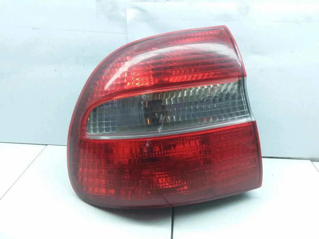 Rear/tail lights – Volvo S40, V40 (1995-2004)