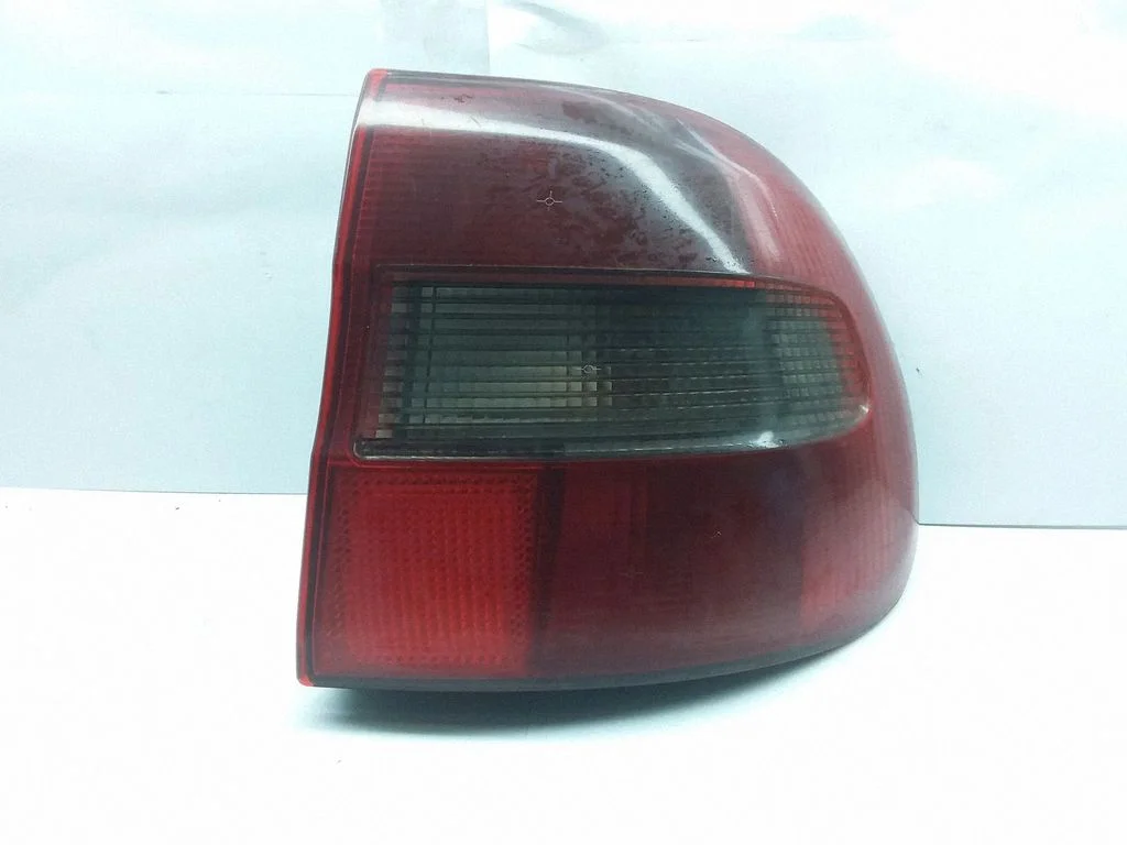 Lampa tylna w błotniku 308019