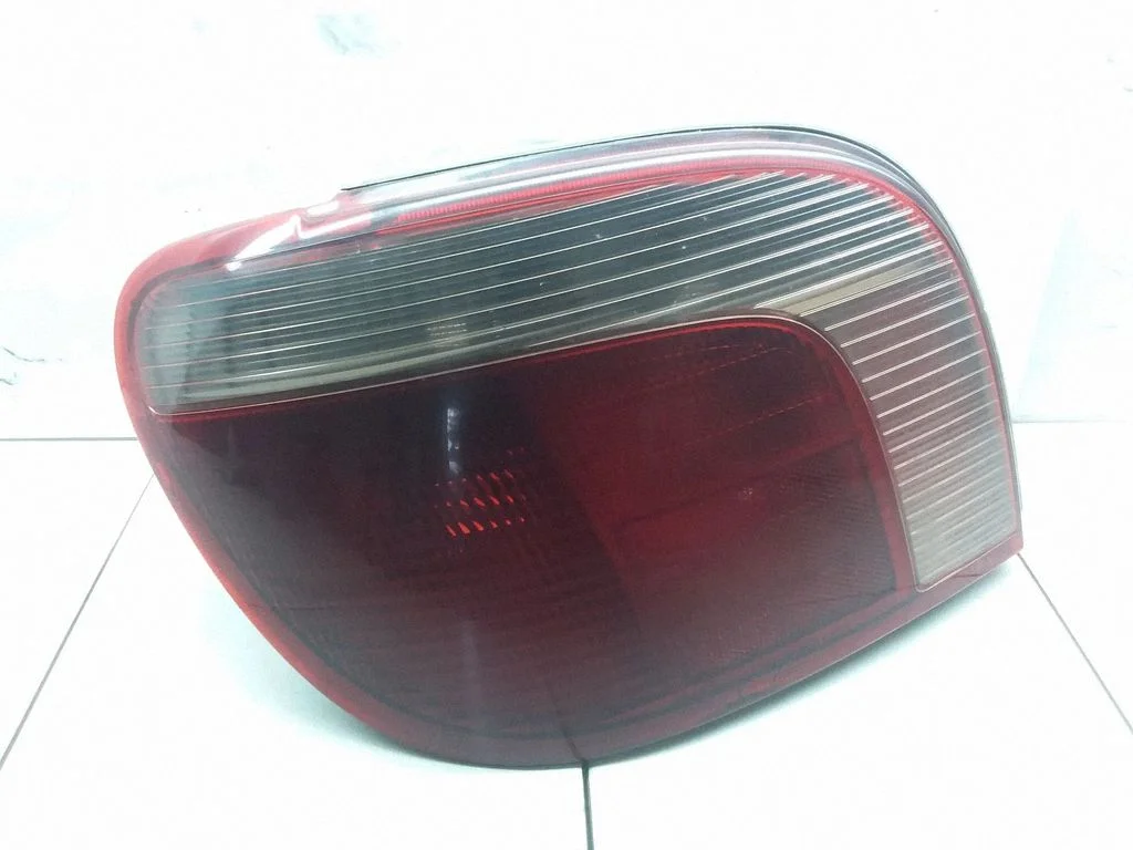 Lampa tylna w błotniku 5308701L