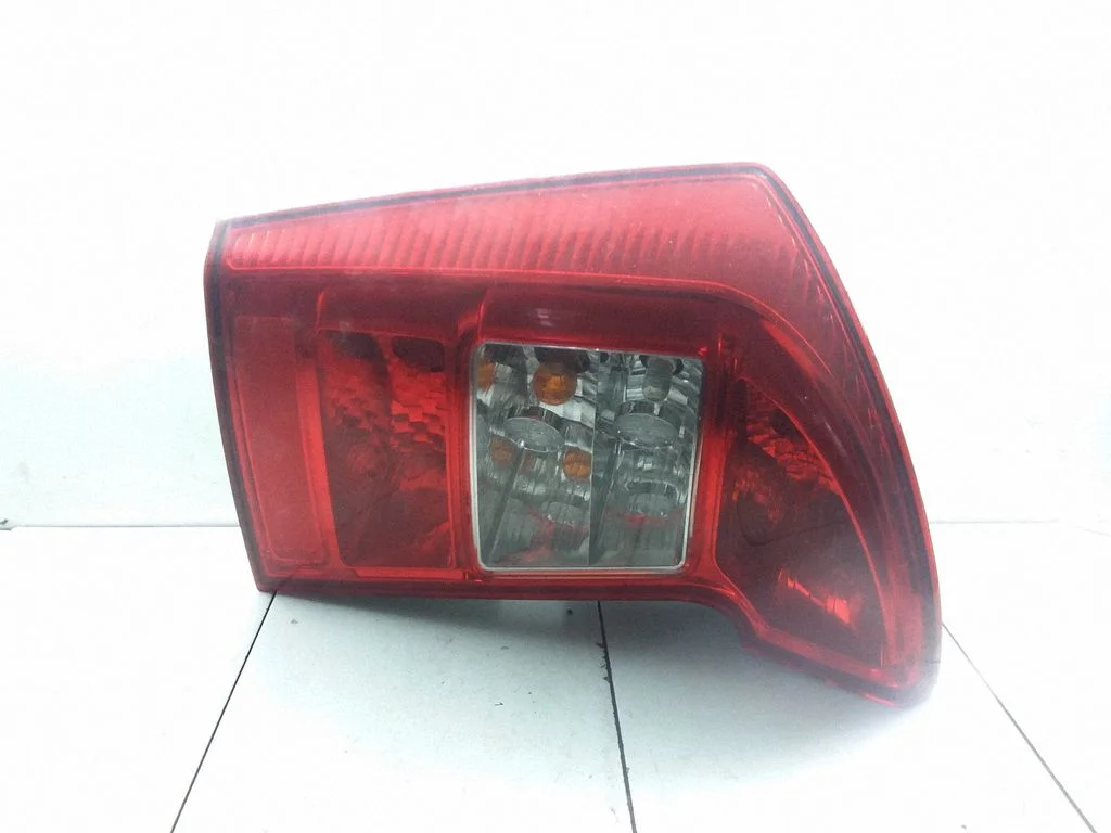 Rear/tail lights 924011D0