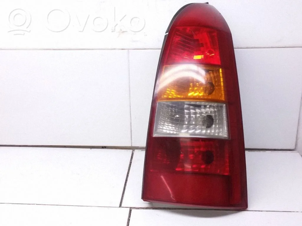 Aizmugurējais lukturis virsbūvē – Opel Astra G (1998-2009)