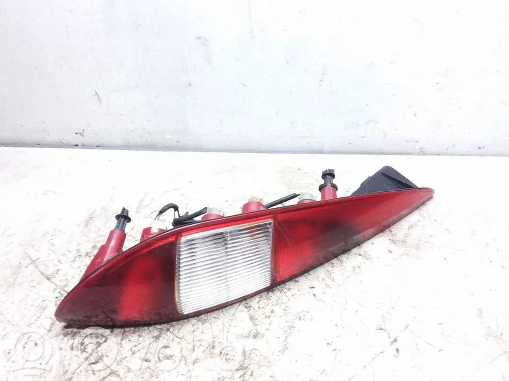 Rear/tail lights – Ford Mondeo Mk III (2000-2007)
