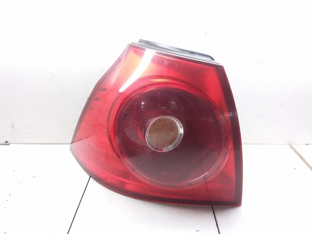Lampa tylna w błotniku 4VFX13405AA