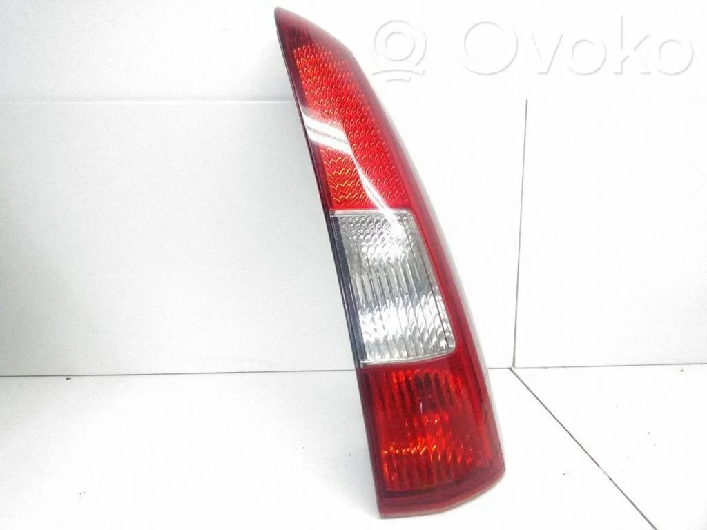 Lampa tylna w błotniku – Volvo V70 (2000-2004)