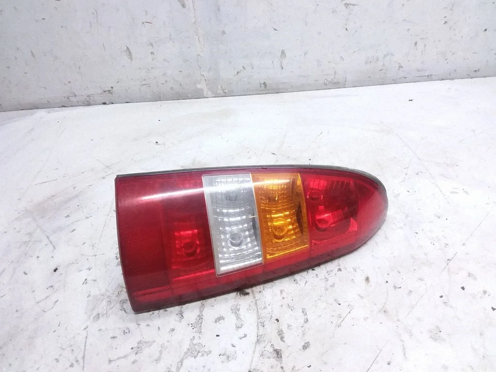 Aizmugurējais lukturis virsbūvē – Opel Astra G (1998-2009)