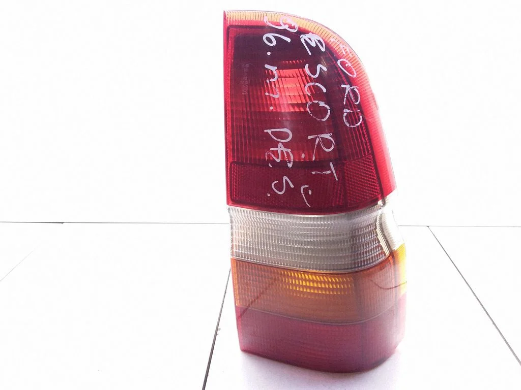 Rear/tail lights – Ford Escort (1995-2004)
