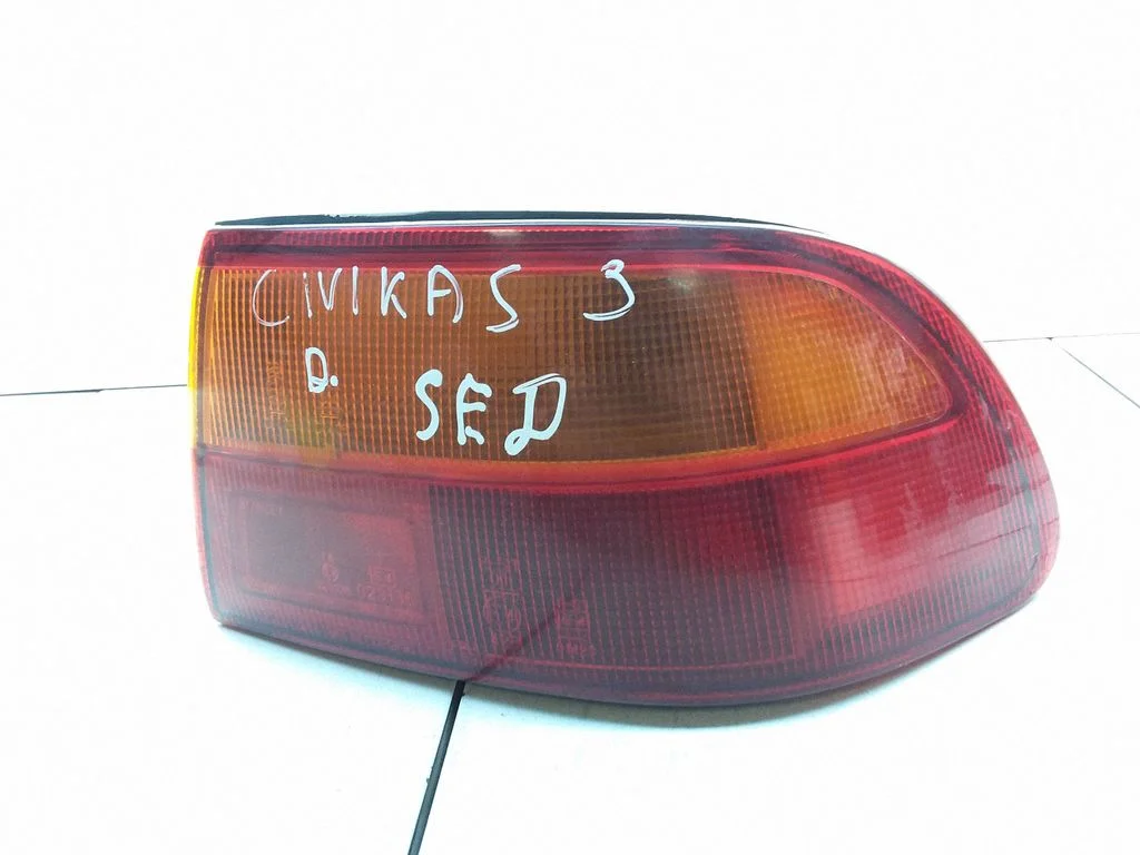 Aizmugurējais lukturis virsbūvē – Honda Civic (1992-1995)
