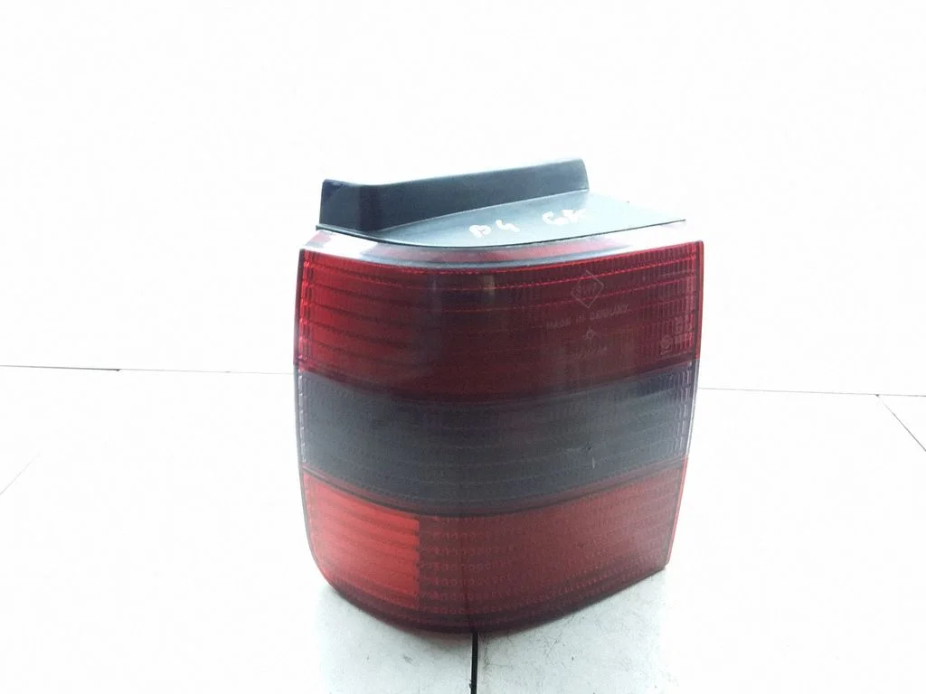 Lampa tylna w błotniku – Volkswagen Passat B3 (1988-1993)