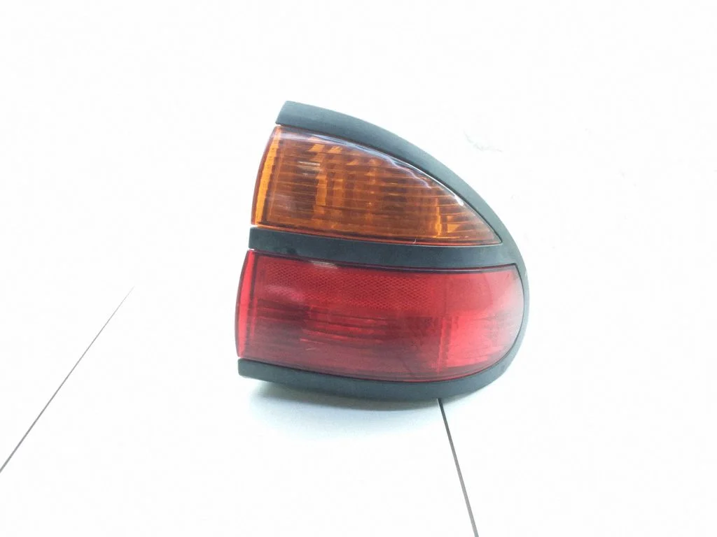Lampa tylna w błotniku – Renault Laguna I (1994-2000)