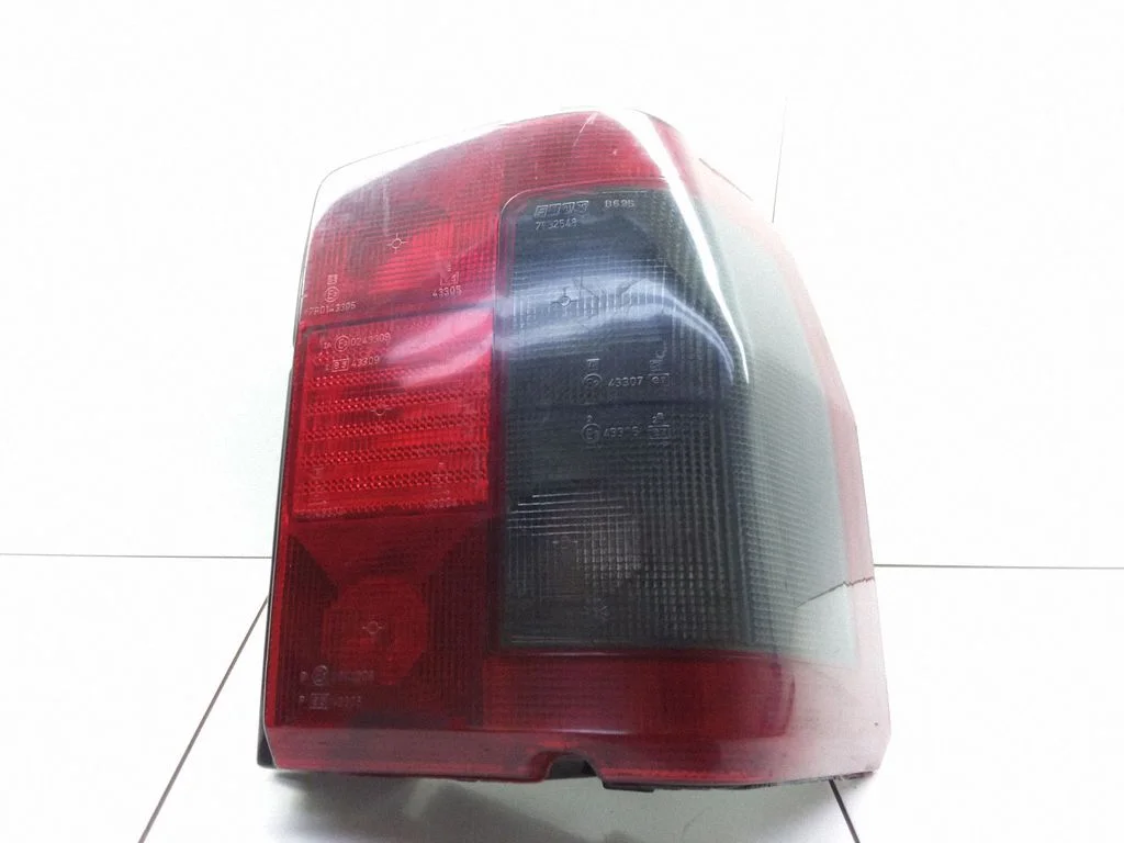 Rear/tail lights 7R0143305