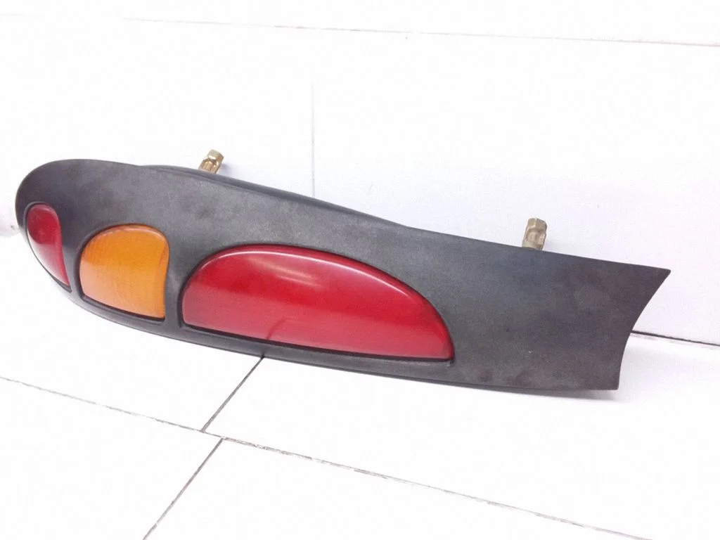 Lampa tylna w błotniku 37250748