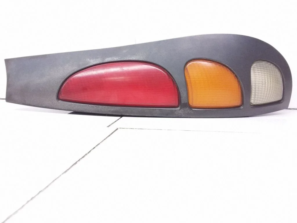 Lampa tylna w błotniku 372240748
