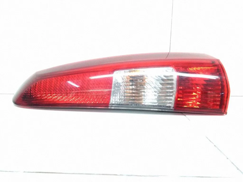 Lampa tylna w błotniku – Volvo V70 (2005-2008)