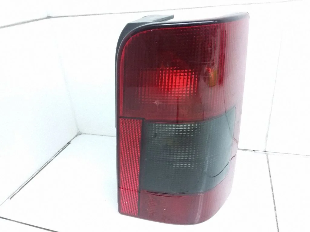 Rear/tail lights – right
