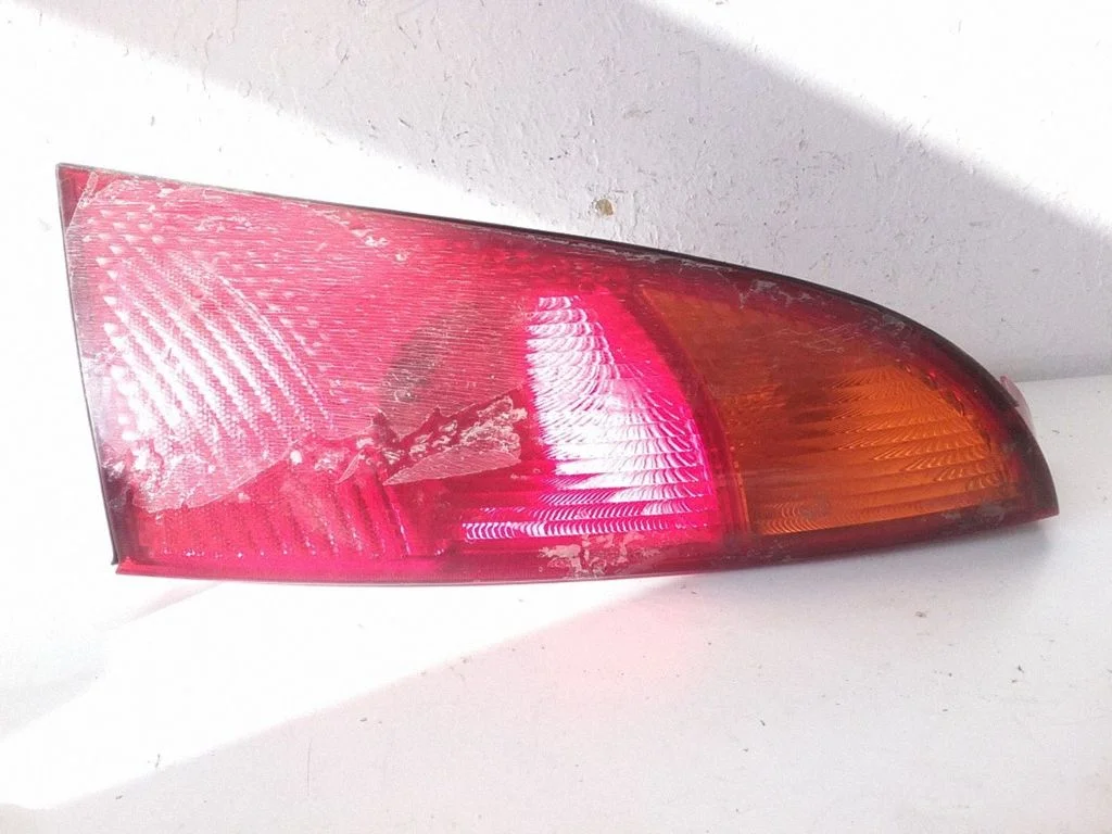 Lampa tylna w błotniku 1M5113404A