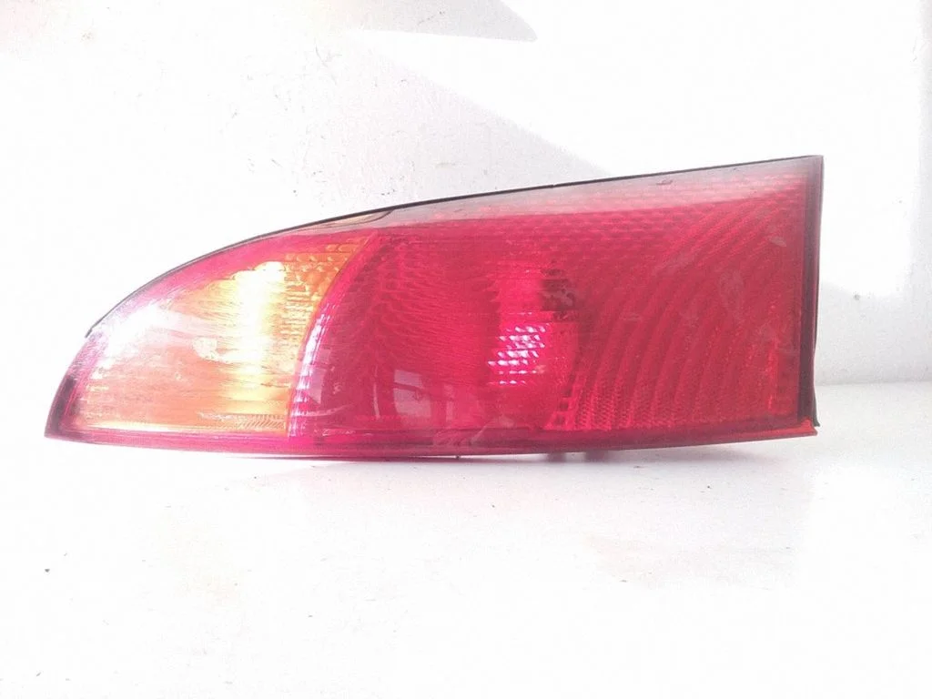 Lampa tylna w błotniku 1M5113405A