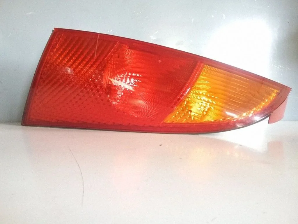 Lampa tylna w błotniku 1M5113405