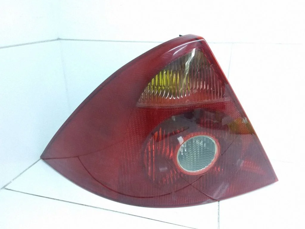Lampa tylna w błotniku 1S7113405A