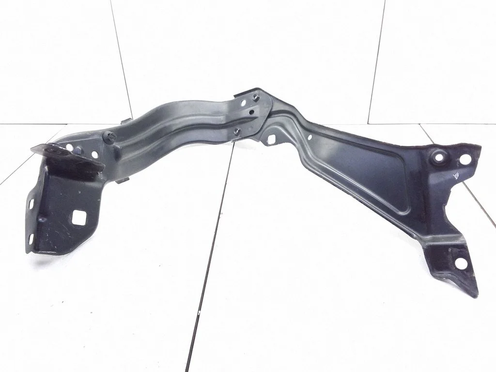 Headlight/headlamp mounting bracket – Mercedes-Benz C-Class W203 (2000-2007)