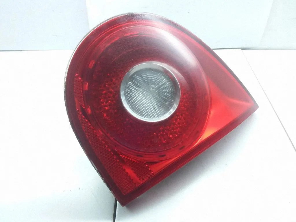 Lampa tylna w klapie 1K6945094E