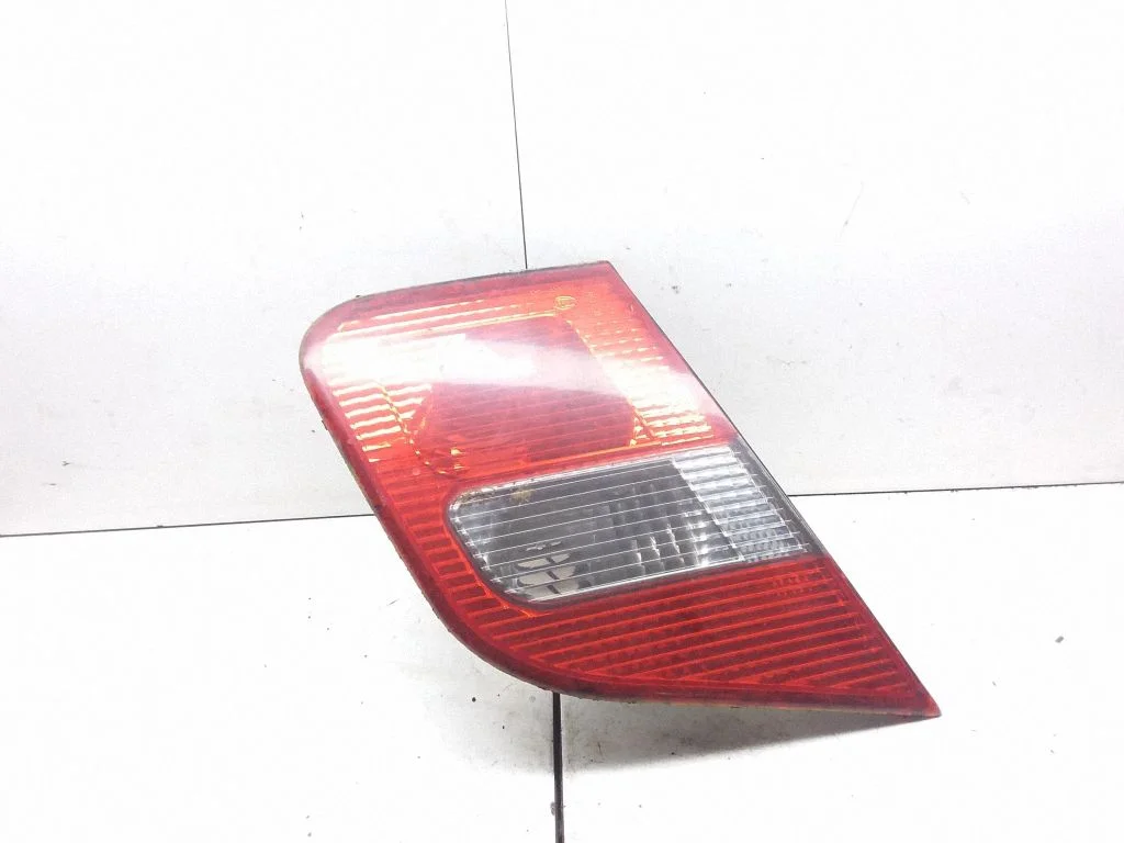 Tailgate rear/tail lights – Mitsubishi Carisma (1996-1999)
