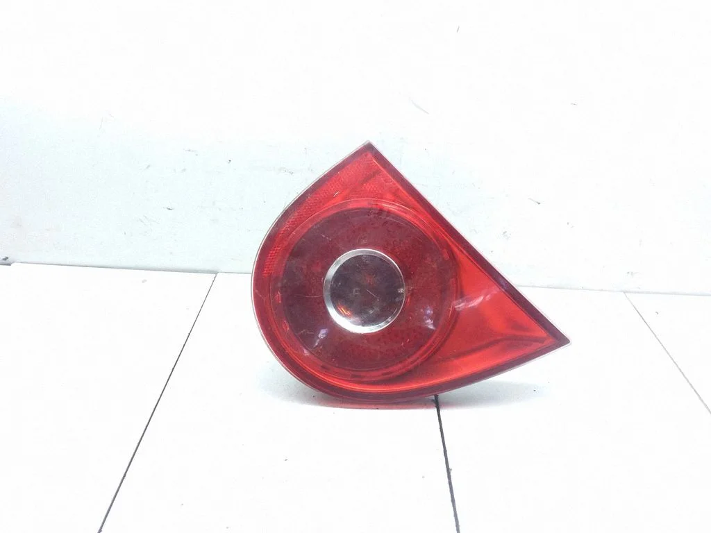 Lampa tylna w klapie 1K6945093E