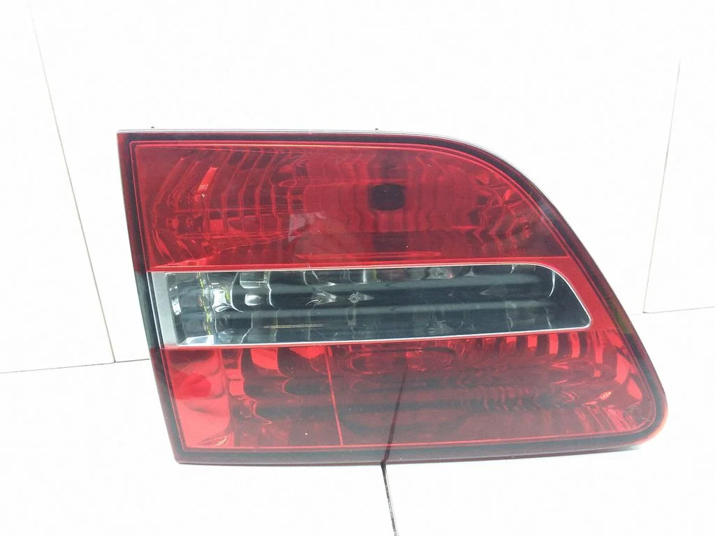 Tailgate rear/tail lights